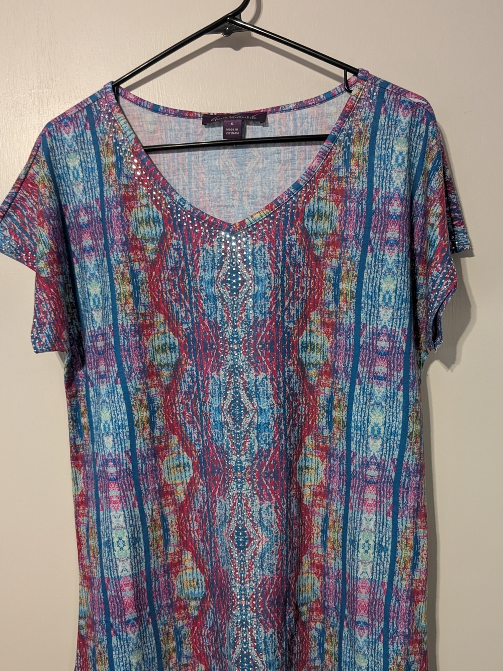 Gloria Vanderbilt Blue & Pink Patterned V-Neck Top